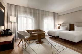 Отель AC Hotel by Marriott Wroclaw Вроцлав Улучшенный двухместный номер с 2 отдельными кроватями-1