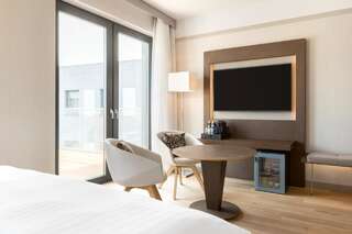 Отель AC Hotel by Marriott Wroclaw Вроцлав Улучшенный двухместный номер с 1 кроватью и террасой-5