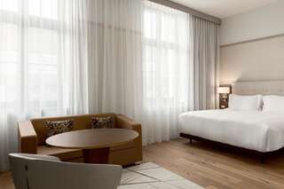 Отель AC Hotel by Marriott Wroclaw Вроцлав Улучшенный двухместный номер с 1 кроватью-1
